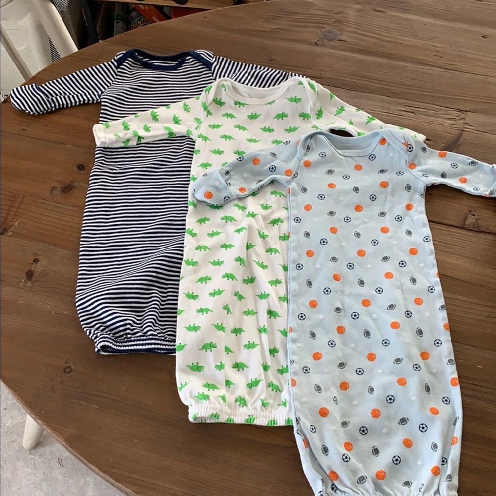 Simple Joys by Carter’s NB Sleep gowns